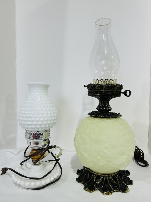 VINTAGE FENTON LAMP GLOWS: MISSING TOP BUT DOES GLOW, VINTAGE WHITE HOBNAIL LAMP
