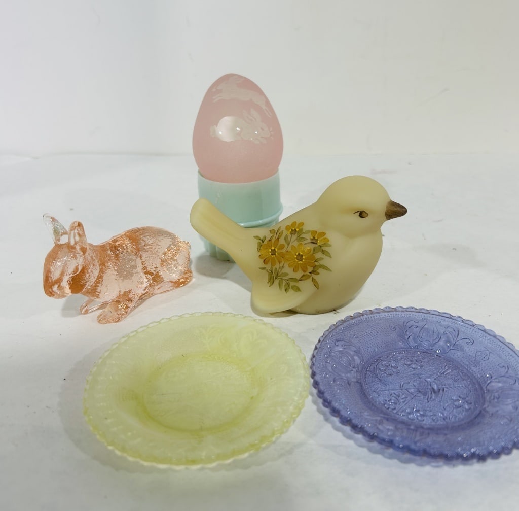 HAND-PAINTED FENTON BIRD (1 of 9)