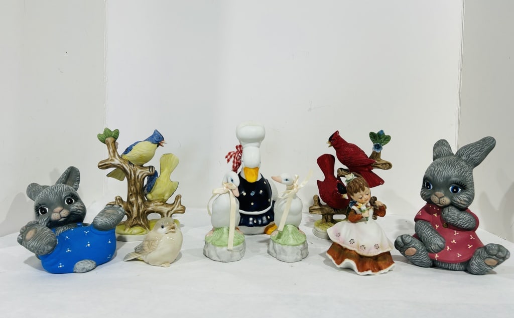 VINTAGE CERAMIC ANIMAL FIGURINES (1 of 7)