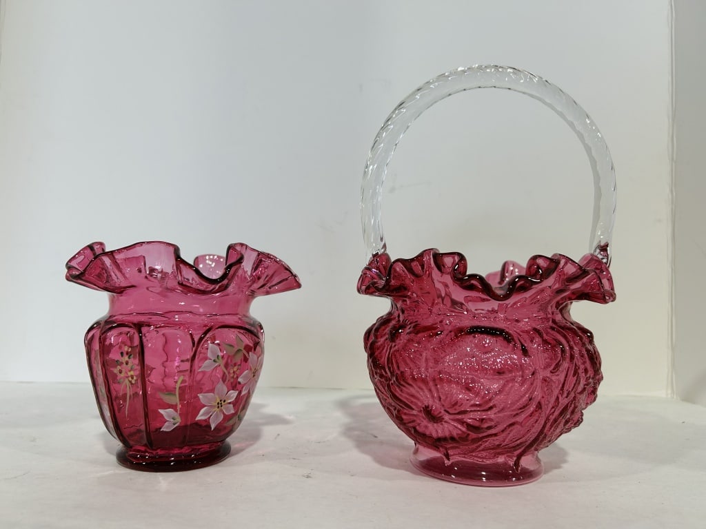 FENTON RUFFLED EDGE FLORAL VASE CRANBERRY (1 of 5)