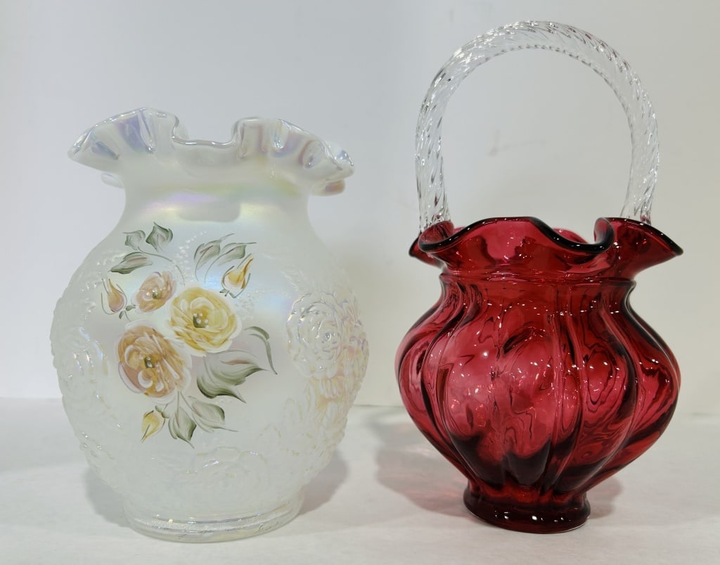 FENTON WHITE HANDPAINTED RUFFLED EDGE VASE (1 of 6)