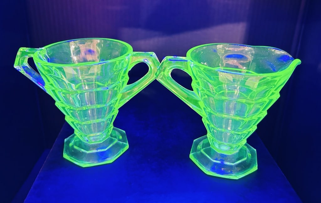 URANIUM CREAM AND SUGAR FOOTED BOWLS: GLOW
