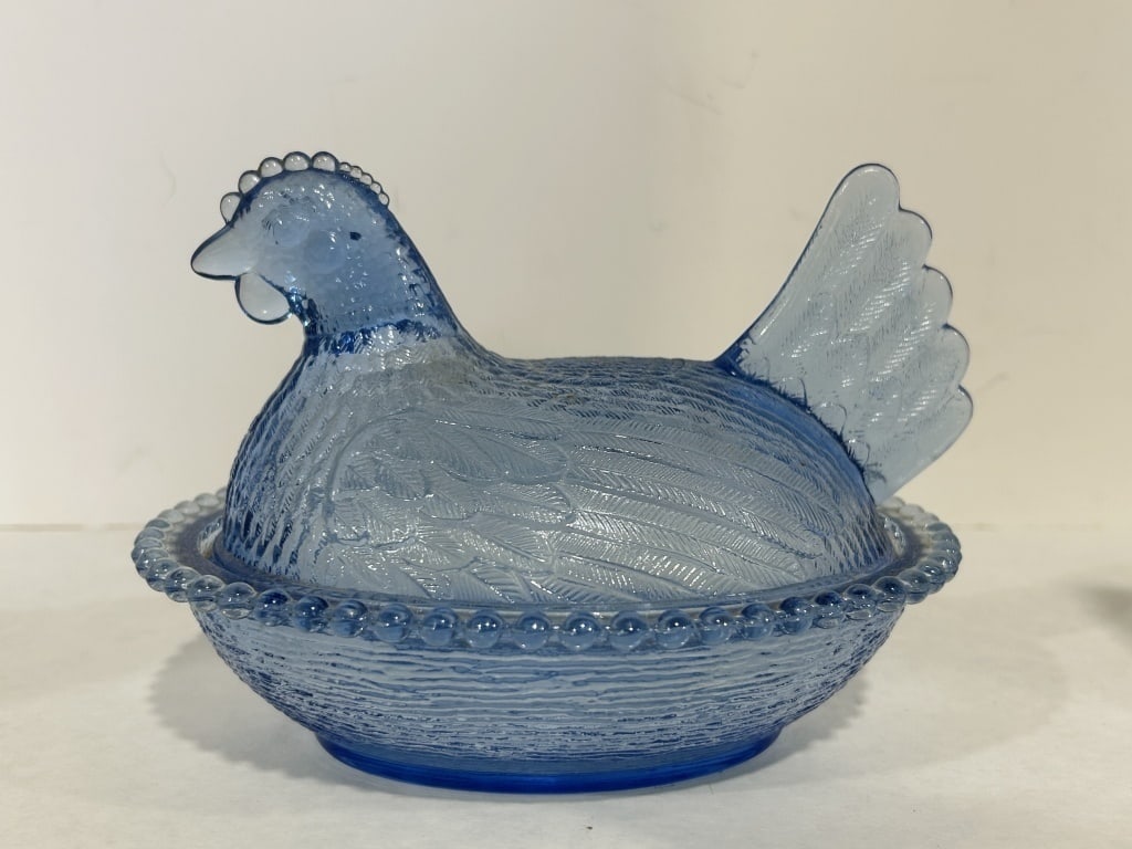 INDIANA GLASS HEN ON NEST BLUE: BLUE