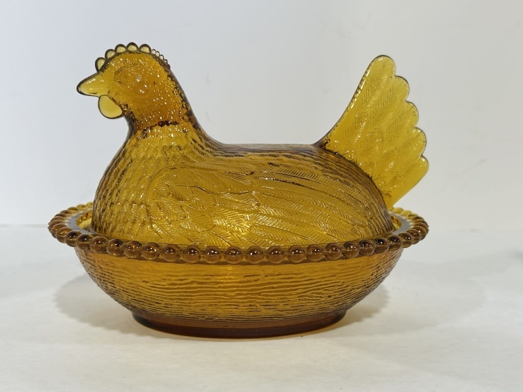 INDIANA GLASS HEN ON NEST AMBER: AMBER