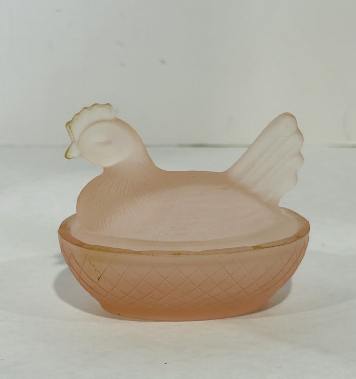 MINI HEN ON NEST PINK SATIN: PINK