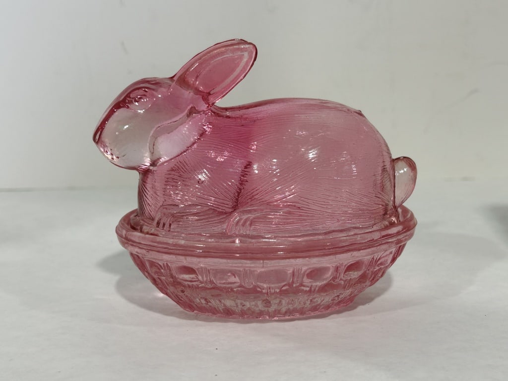 BUNNY ON BASKET ROSE PINK: ROSE