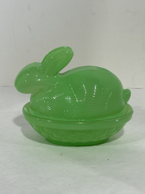 JADITE BUNNY ON BASKET: JADEITE