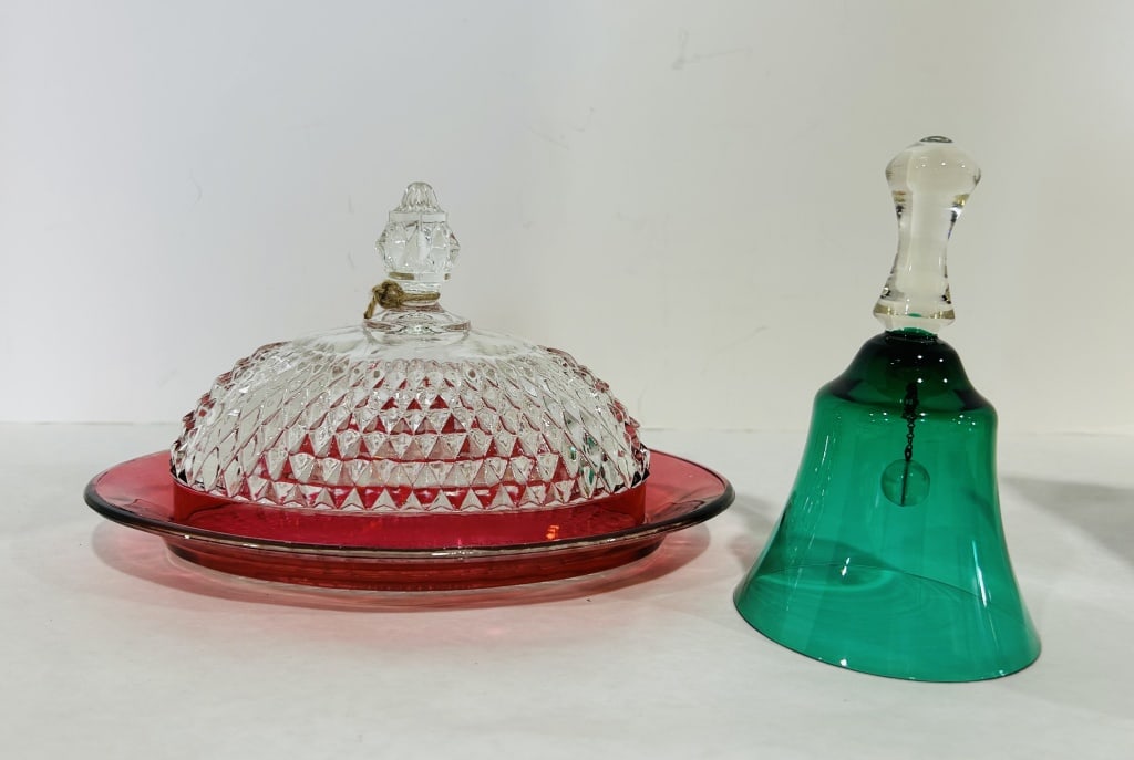 FENTON GREEN GLASS BELL (1 of 7)