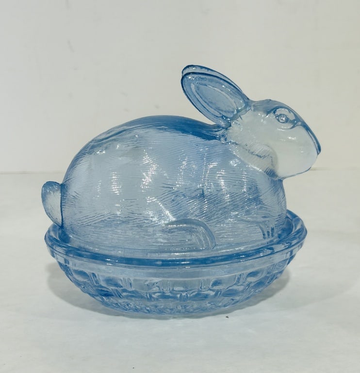 BUNNY ON A BASKET CLEAR BLUE (1 of 4)