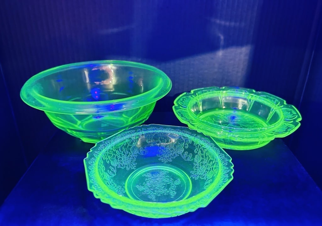 URANIUM GLASS BOWLS (1 of 8)