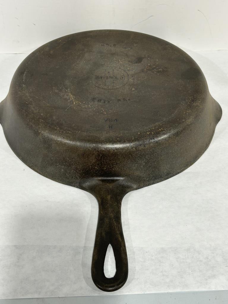 GRISWOLD NO 8 CAST IRON SKILLET: .