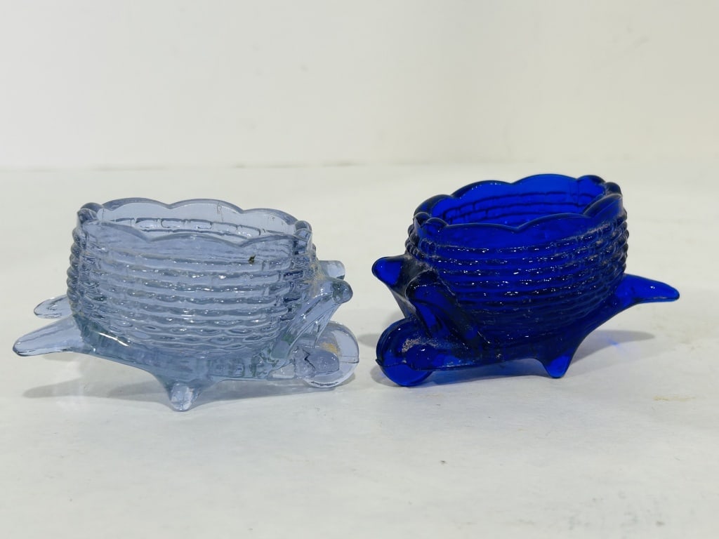 COBALT BLUE WHEEL BARREL TOOTH PICK HOLDER (1 of 5)