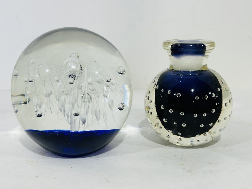 COBALT AND CLEAR PAPER WEIGHTS: .