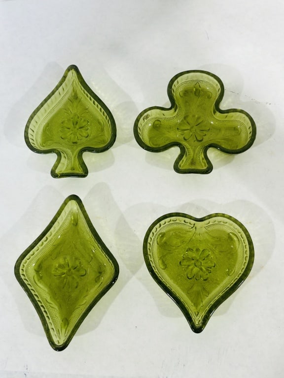 CHANTILLY GREEN CARD SUIT BRIDGE DISHES: .