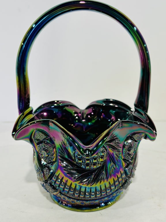 VINTAGE CARNIVAL AMETHYST RUFFLED EDGE BASKET: .