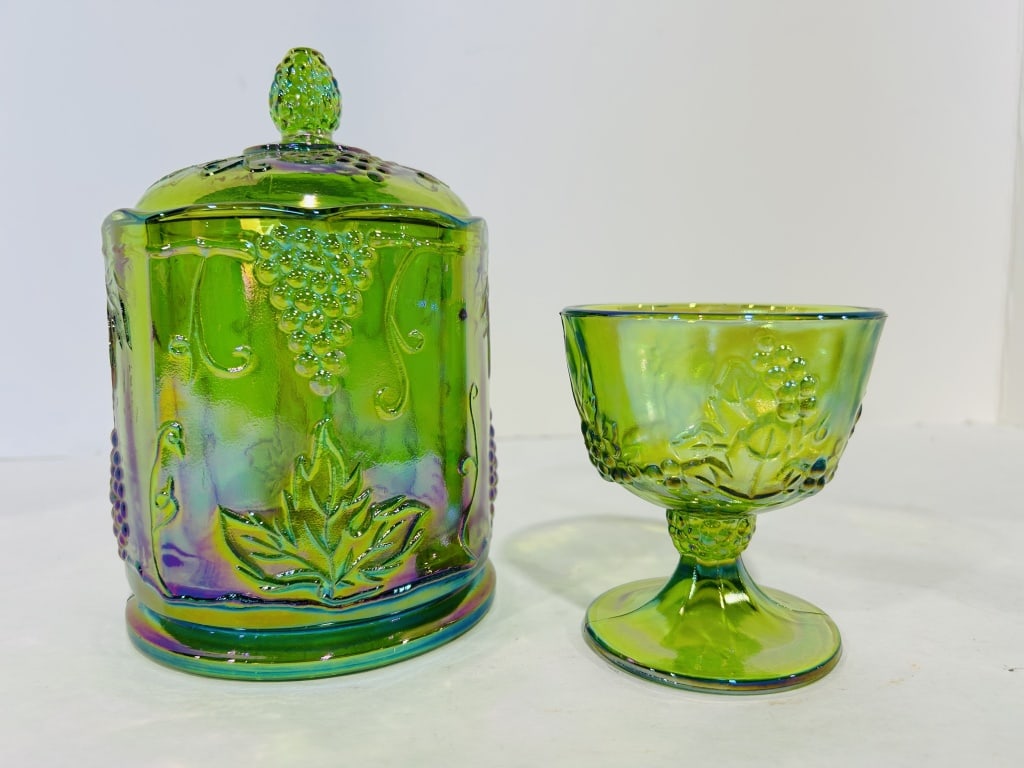 INDIANA GREEN CARNIVAL GLASS LIDDED CANDY JAR (1 of 6)