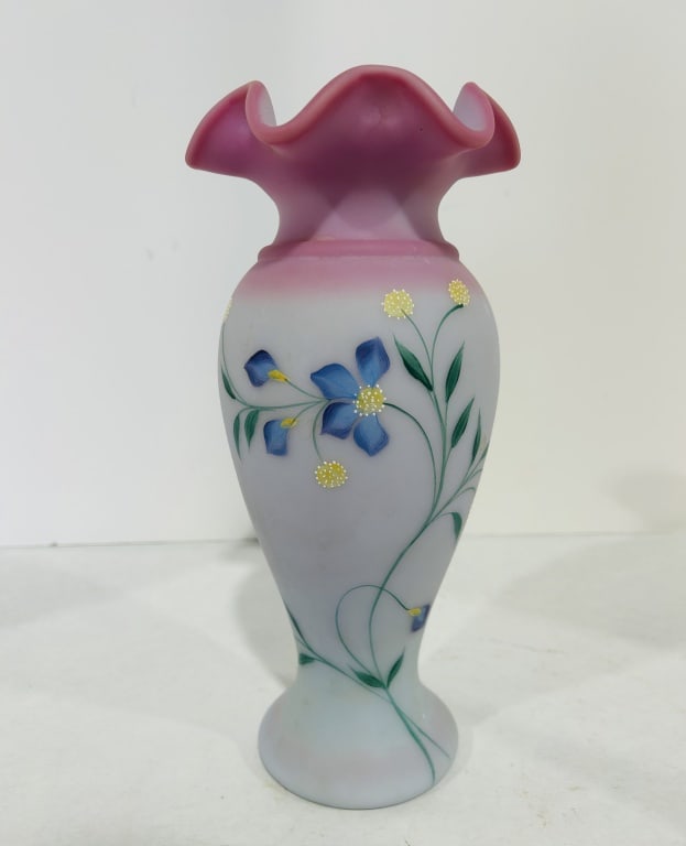 VINTAGE HANDPAINTED FLORAL FENTON VASE SIGNED (1 of 5)