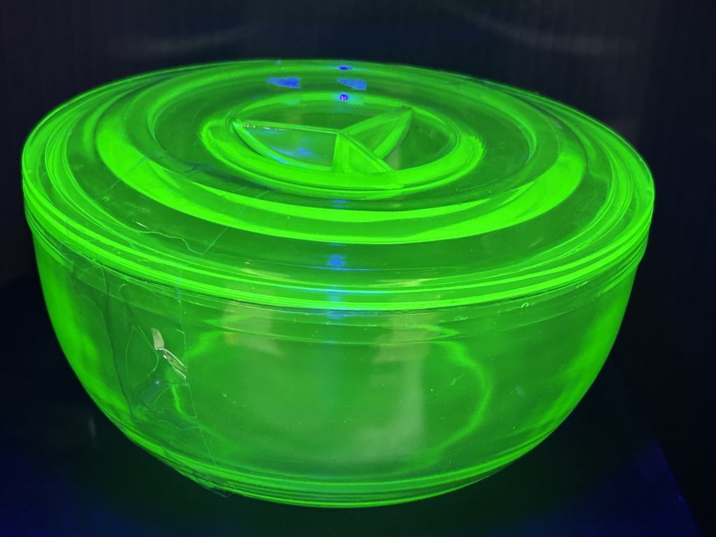 LIDDED URANIUM MIXING BOWL: .
