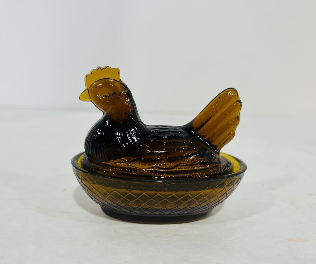 VINTAGE MINI HEN ON NEST AMBER: .