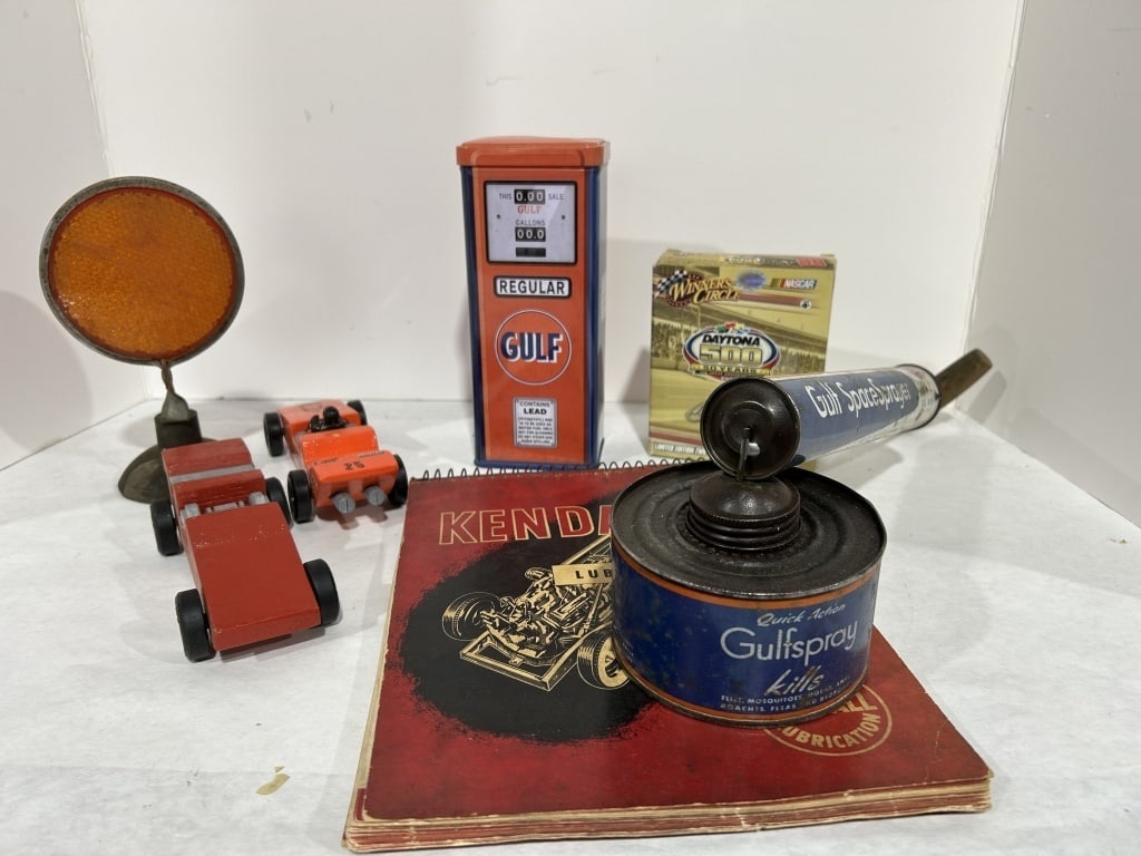 VINTAGE GULF SPACE SPRAYER (1 of 4)