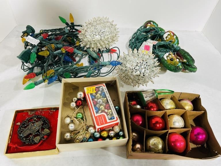VINTAGE CHRISTMAS BULBS AND SCOOBY LIGHTS: .