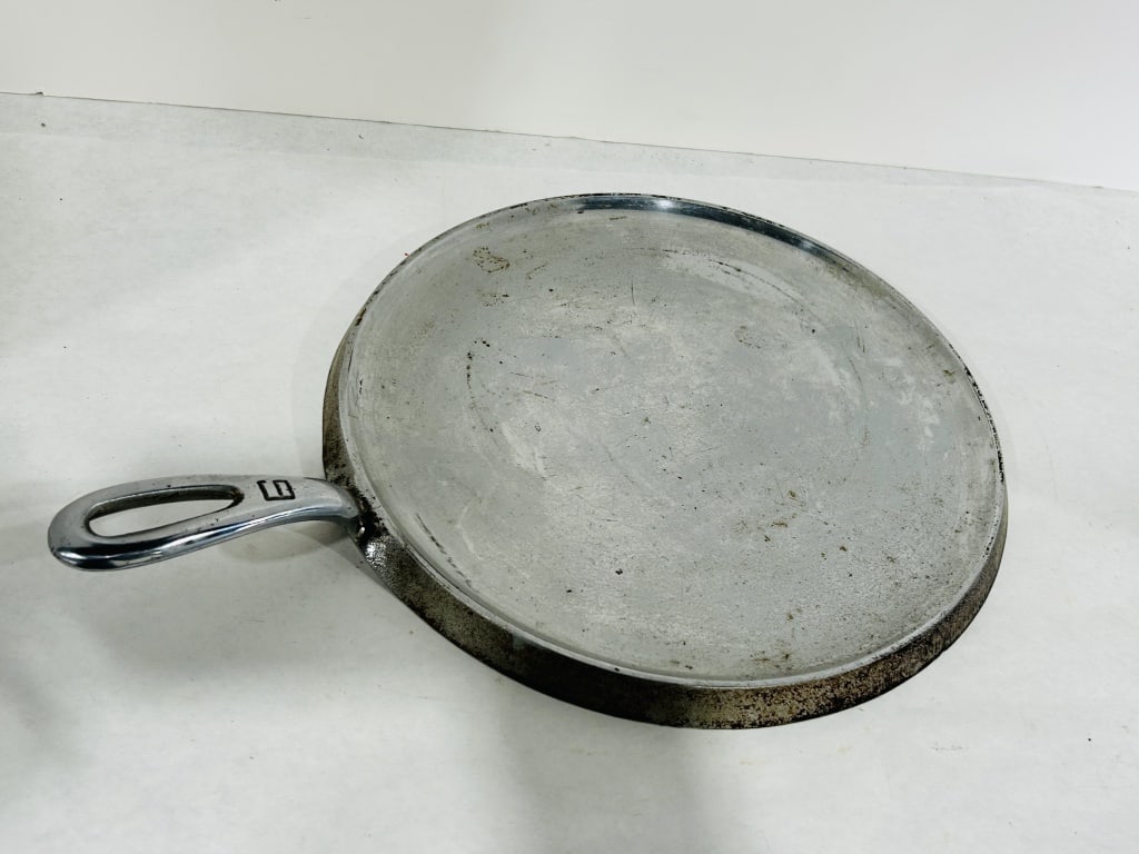 GRISWOLD CAST IRON ROUND GRIDDLE 609 (1 of 4)