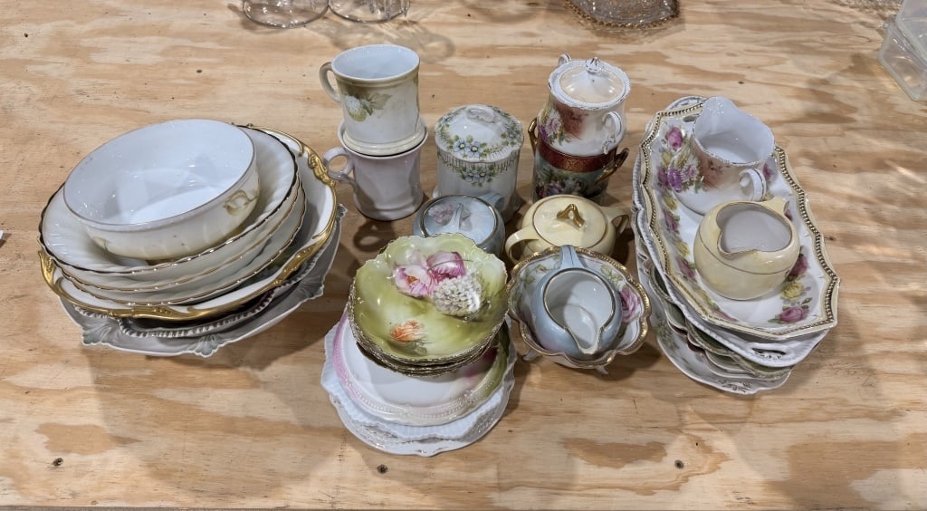 FLORAL CHINAWARE (1 of 6)