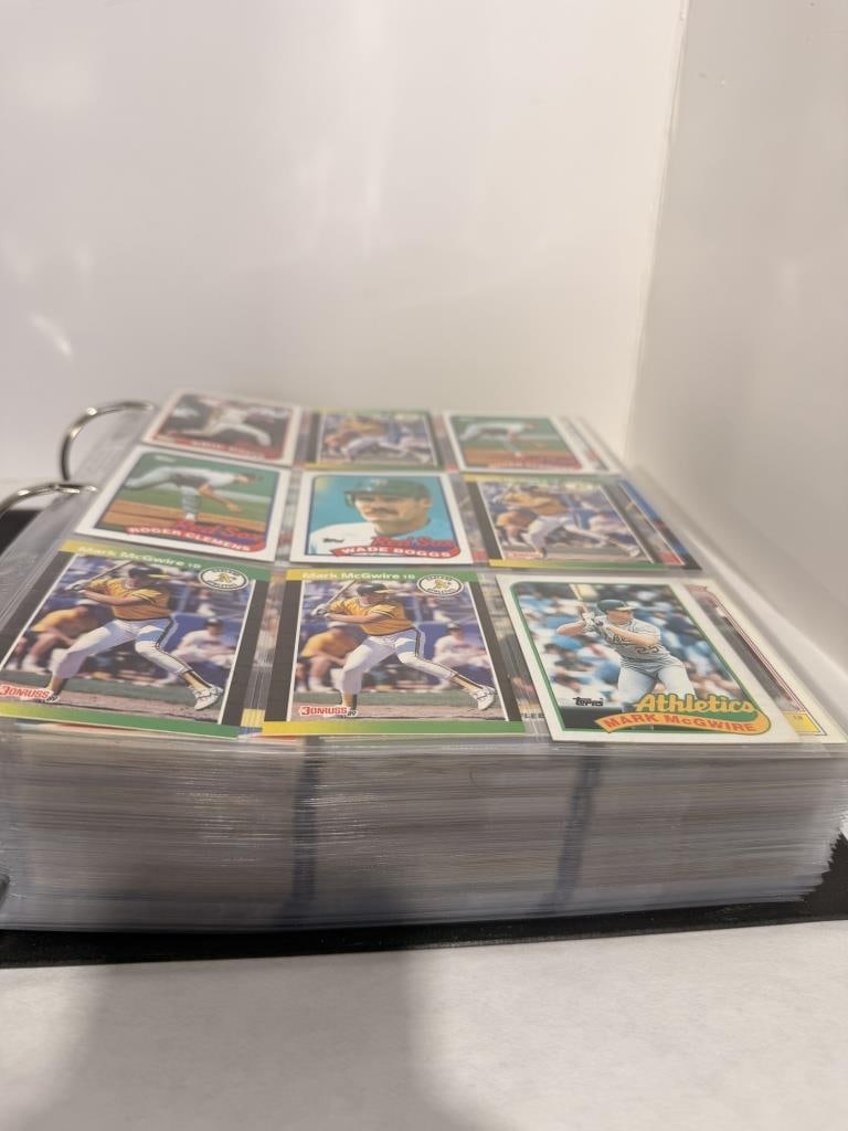 LARGE BINDER OF 1980S BASEBALL CARDS (1 of 11)