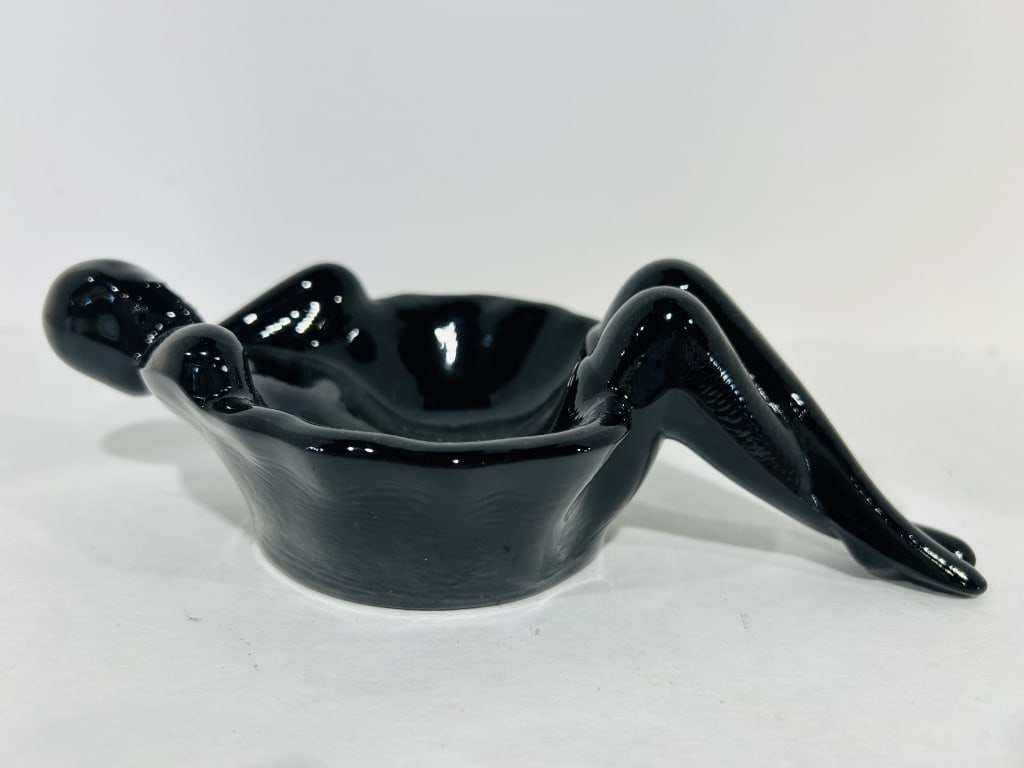 MOSSER BLACK BATHING BEAUTY SOAP DISH (1 of 4)