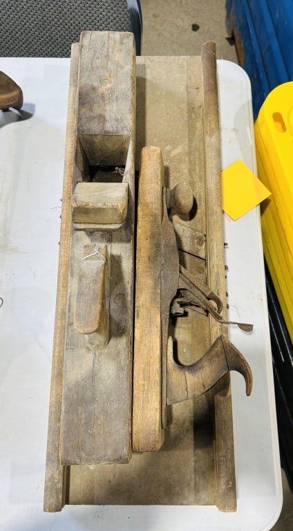 ANTIQUE 2 WOODEN PLANNERS AND CROUT CUTTER (1 of 1)