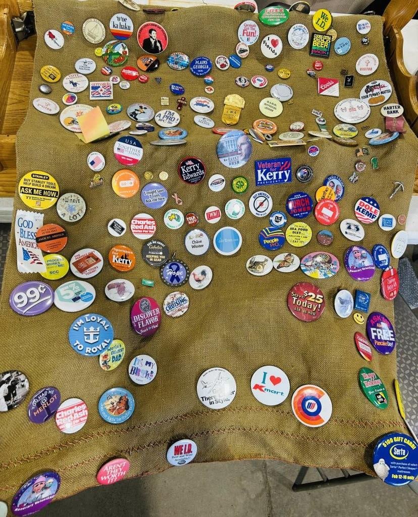 LOADED LOT OF EARLY VINTAGE BUTTONS (1 of 7)