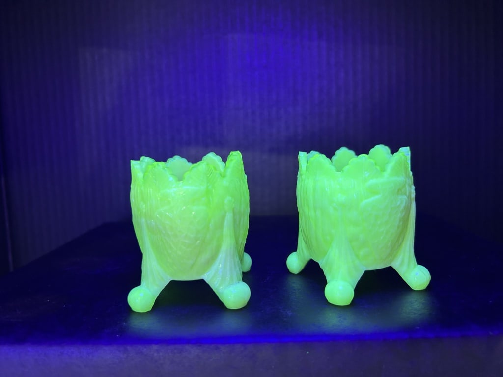 BOYD OLD SLEEPY HEAD TOOTHPICK HOLDERS: ARROWNHEAD. GLOWS!