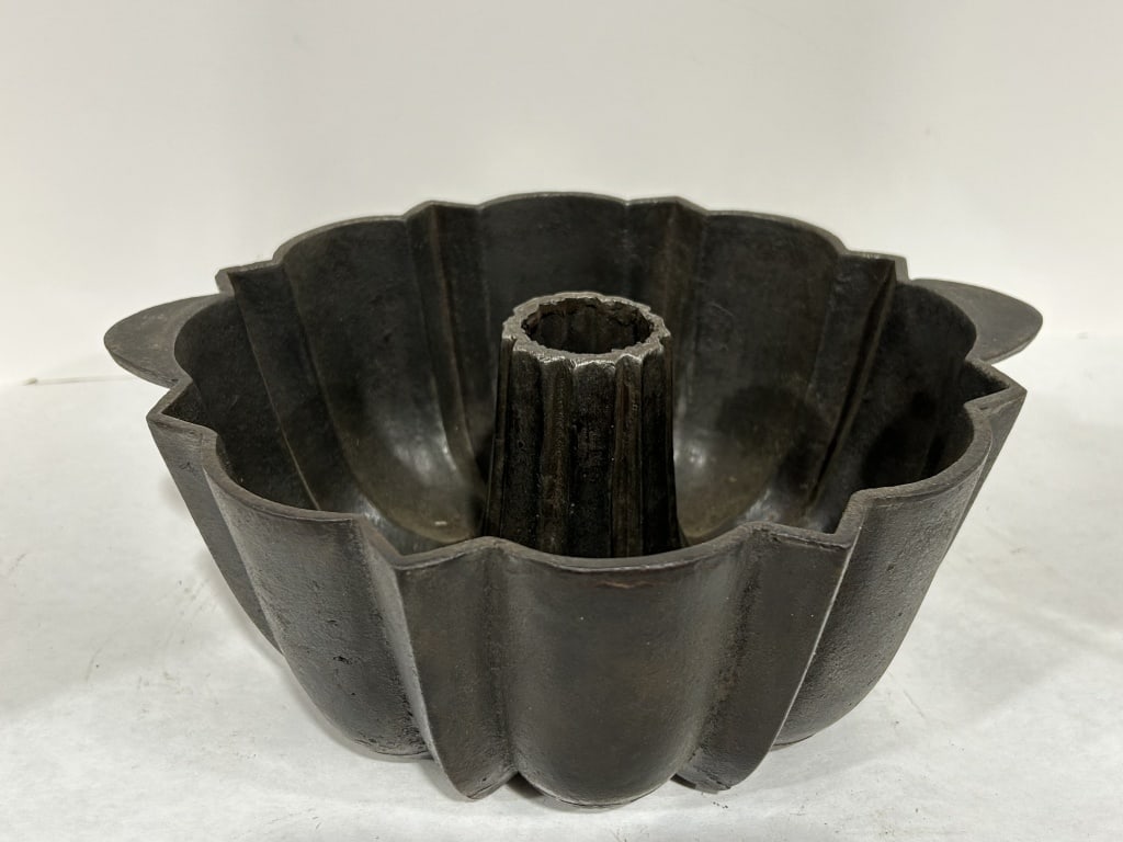 CAST IRON BUNT PAN: .