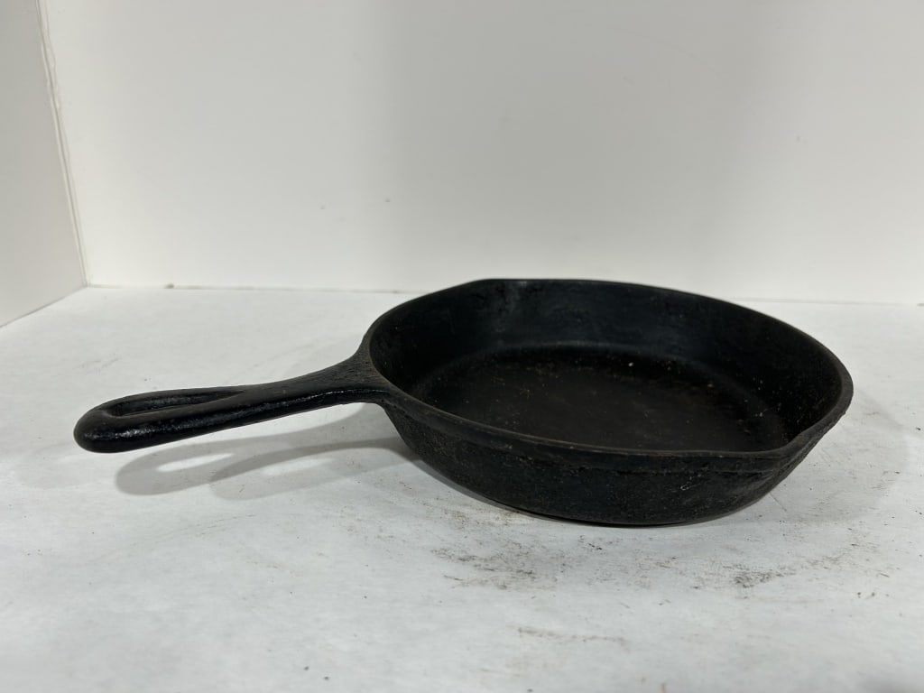 MARTIN STOVE & RANGE CAST IRON SKILLET: .