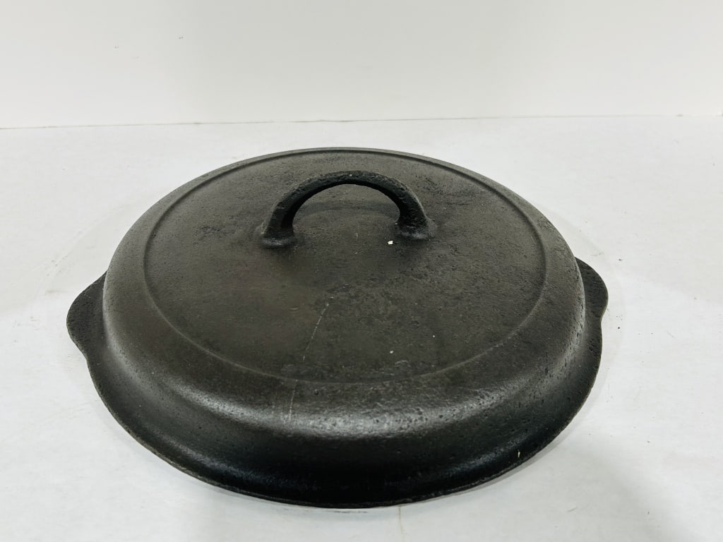 GRISWOLD CAST IRON LID (1 of 4)