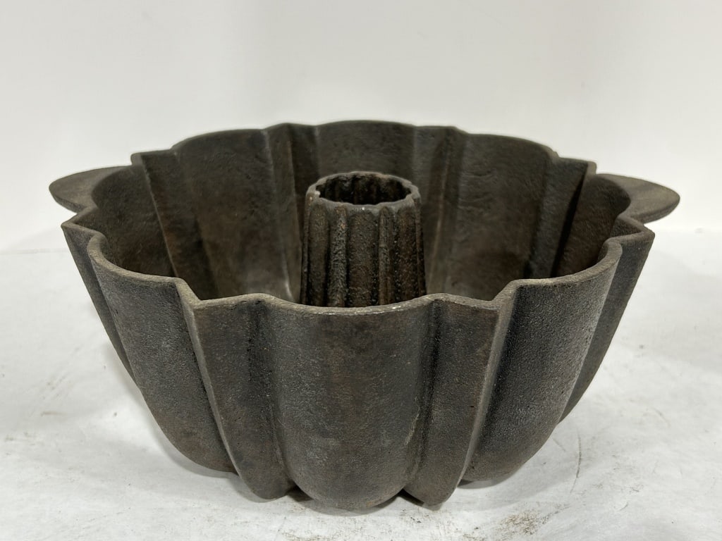 CAST IRON BUNT PAN: .
