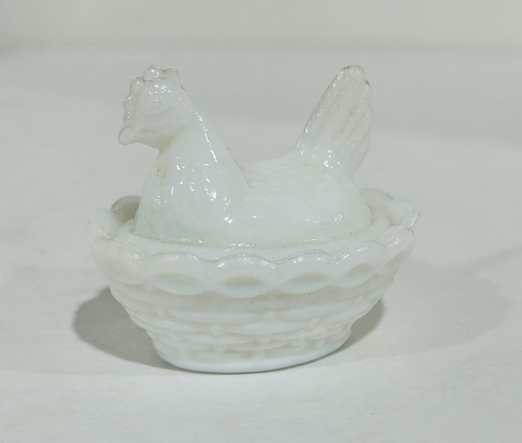 MINI MILK GLASS HEN ON NEST: .