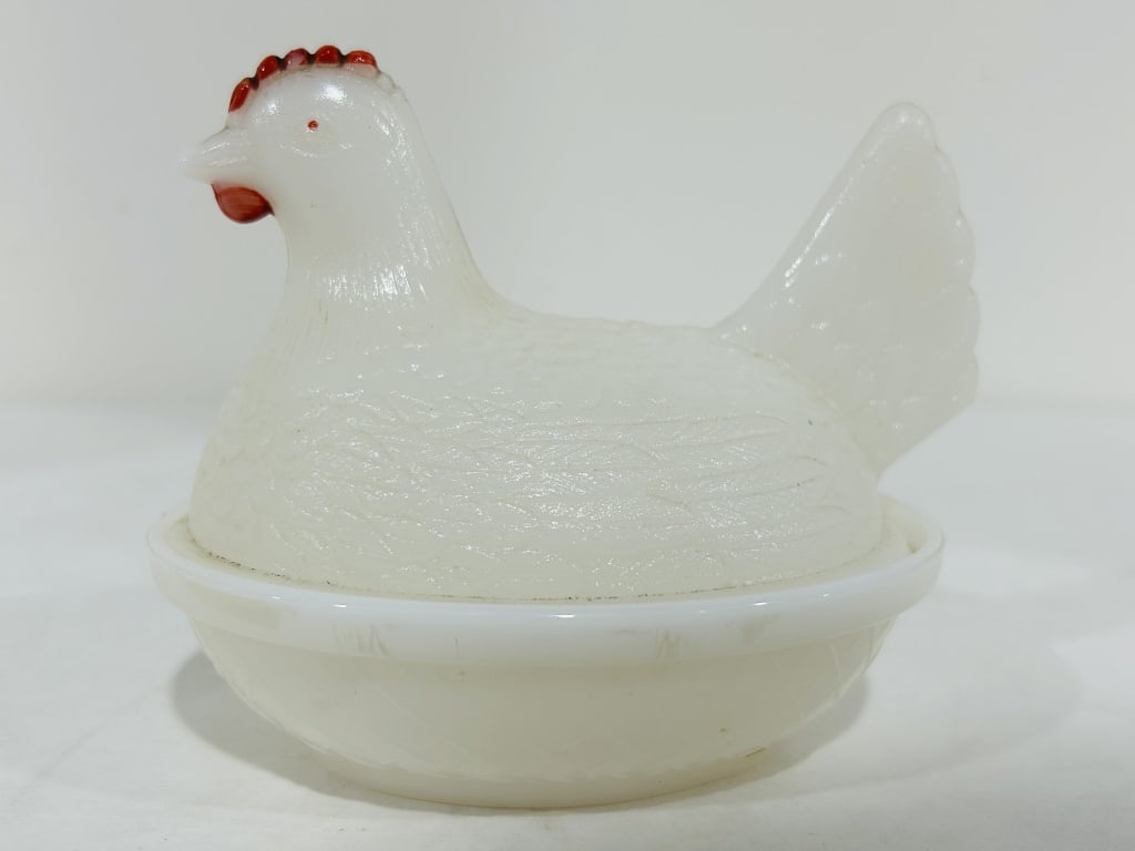 MILK GLASS WHITE HEN ON NEST WITH RED COMB: .