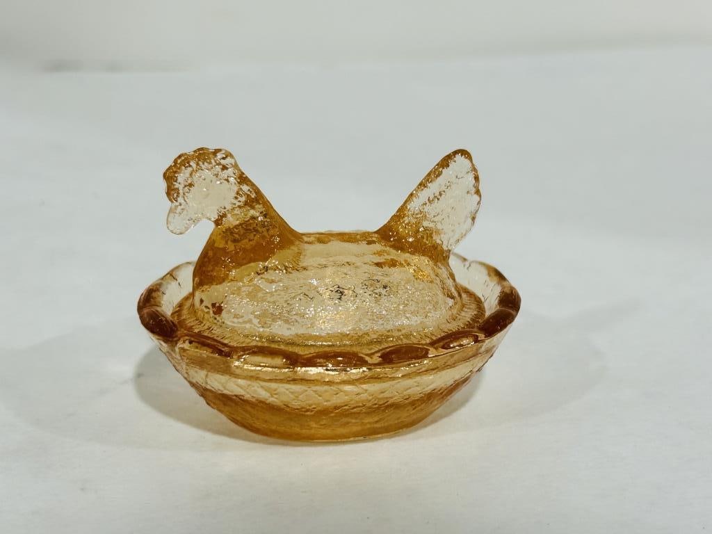 MINI PEACH HEN ON NEST: .