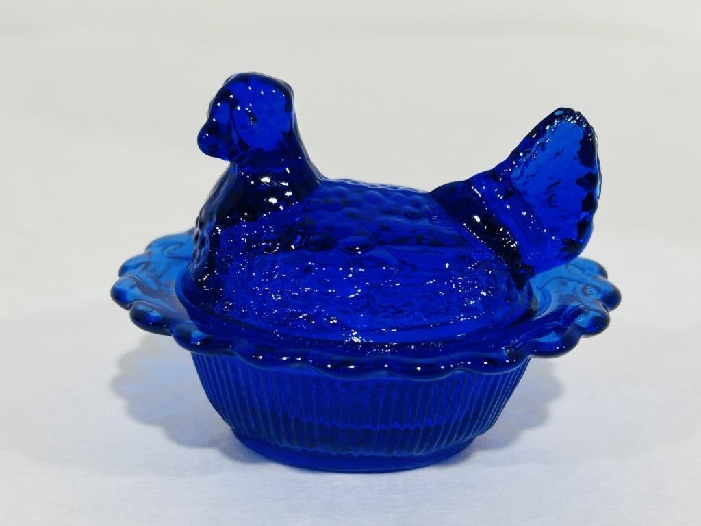 MINI MOSSER COBALT HEN ON NEST (1 of 4)