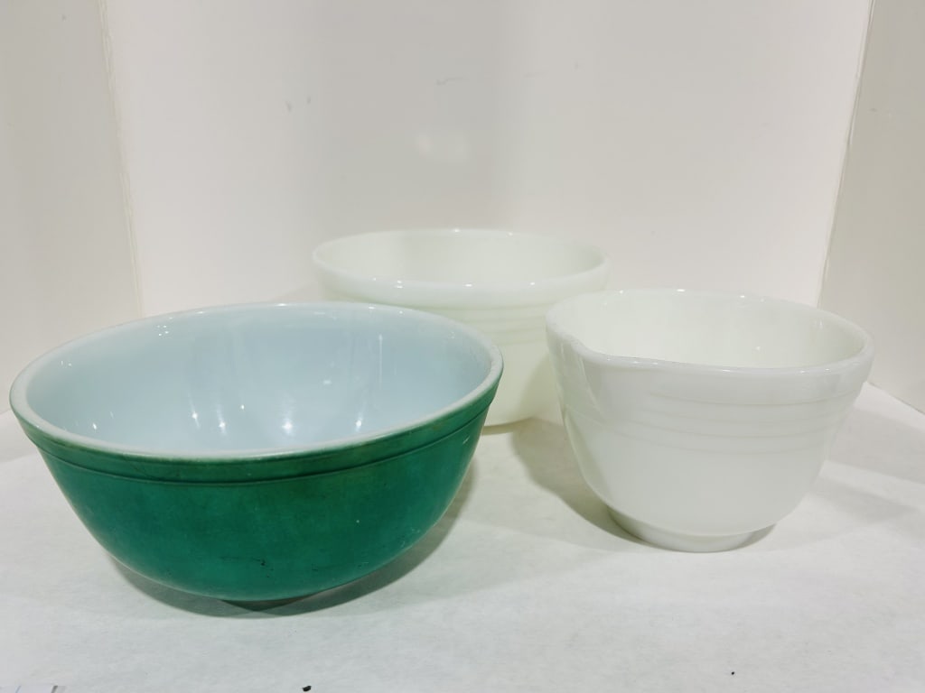 VINTAGE PYREX MIXING BOWLS (1 of 6)