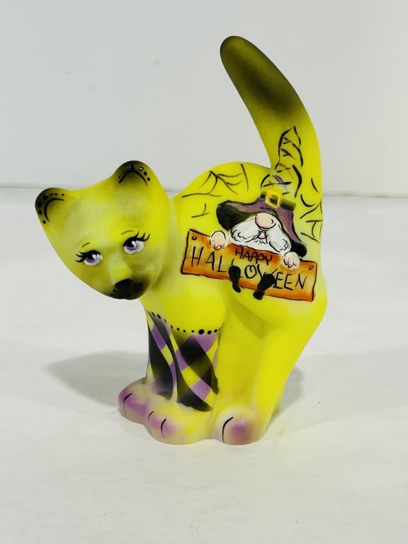 FENTON HANDPAINTED SCAREDY CAT #31/54: .