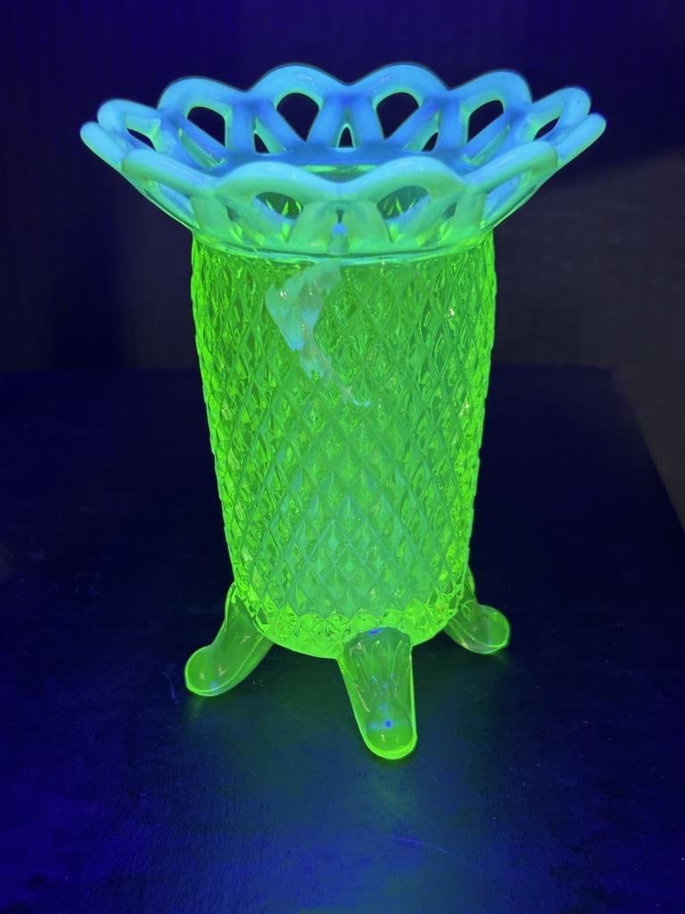 URANIUM DIAMOND POINT BUD VASE: .