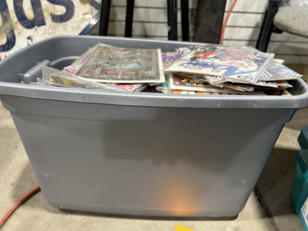 LOADED LOT OF VINTAGE COMIC BOOKS: .