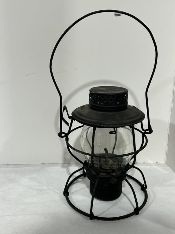 VINTAGE RAILROAD LANTERN (1 of 4)