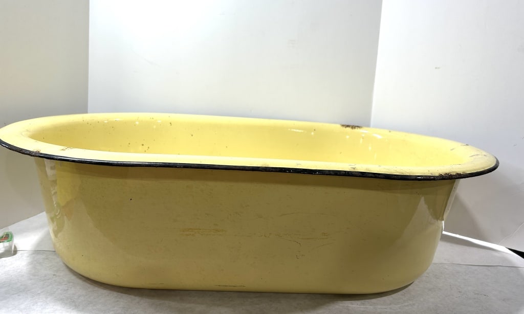 A Vintage Yellow Enamelware Oval Utility Basin (1 of 3)