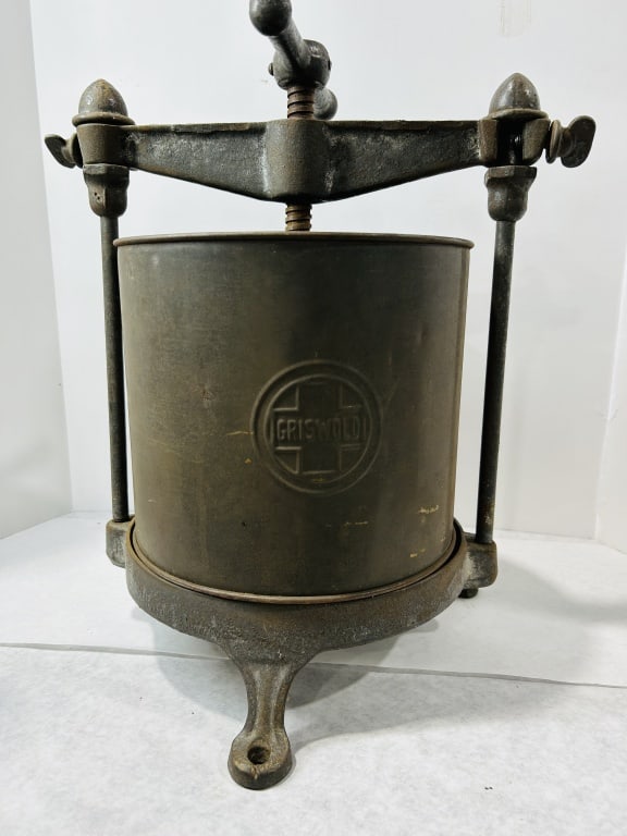Antique Griswold No. 0 Cast Iron Fruit and Lard Press (1 of 5)
