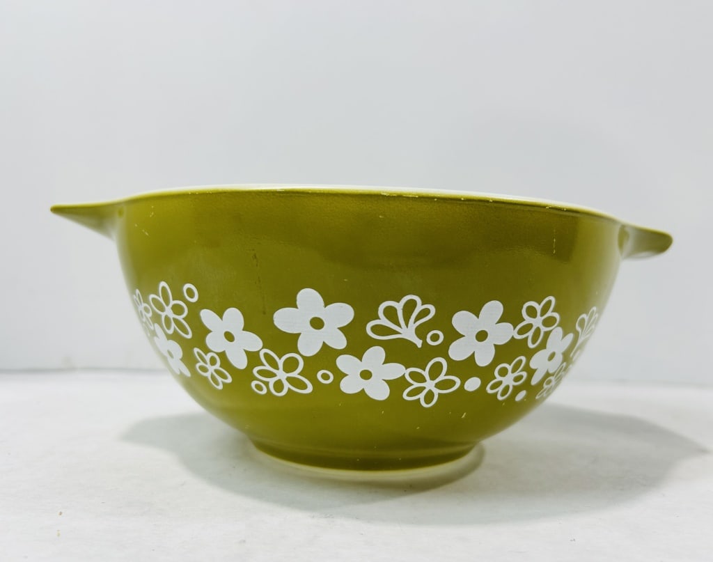 Pyrex Spring Blossom Green Cinderella Mixing Bowl 441: A vintage Cinderella-style opal glass mixing bowl manufactured by Pyrex in the Spring Blossom Green pattern, also commonly known as Crazy Daisy. The bowl features an olive green exterior finish decora