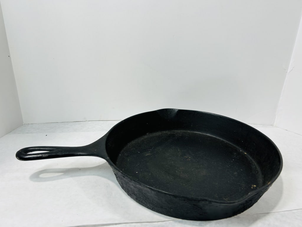 Wagner National No. 9 Cast Iron Skillet (1 of 4)