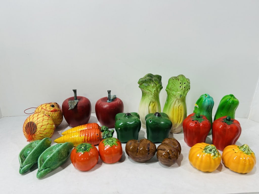 Vintage Hand-Painted Ceramic Fruit and Vegetable Salt and Pepper Shakers (1 of 7)